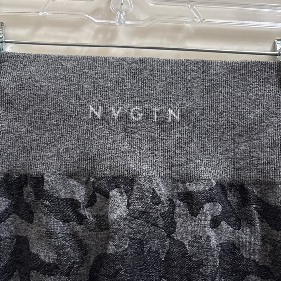 NVGTN Camo Seamless Gray Ribbed Camouflage Printed Leggings Medium 23” - Picture 3 of 4